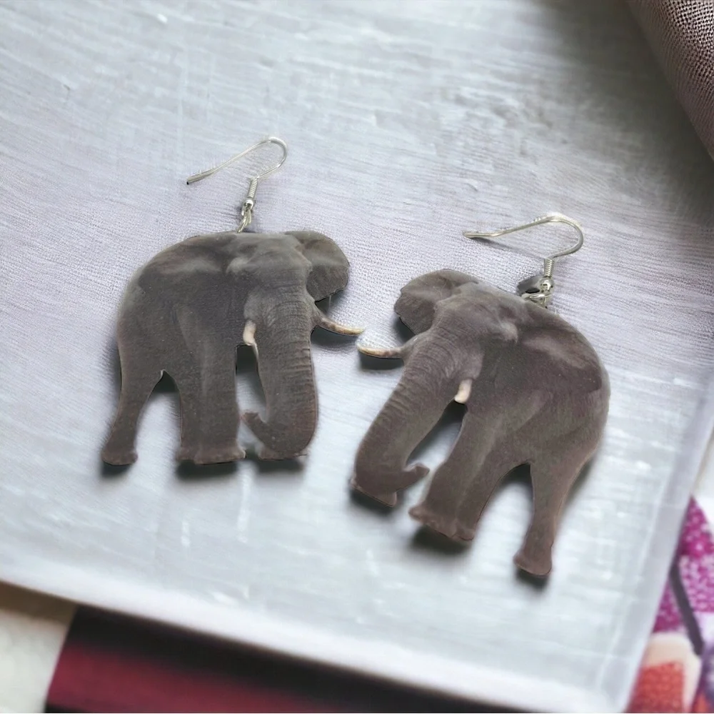 N/A elephant earrings